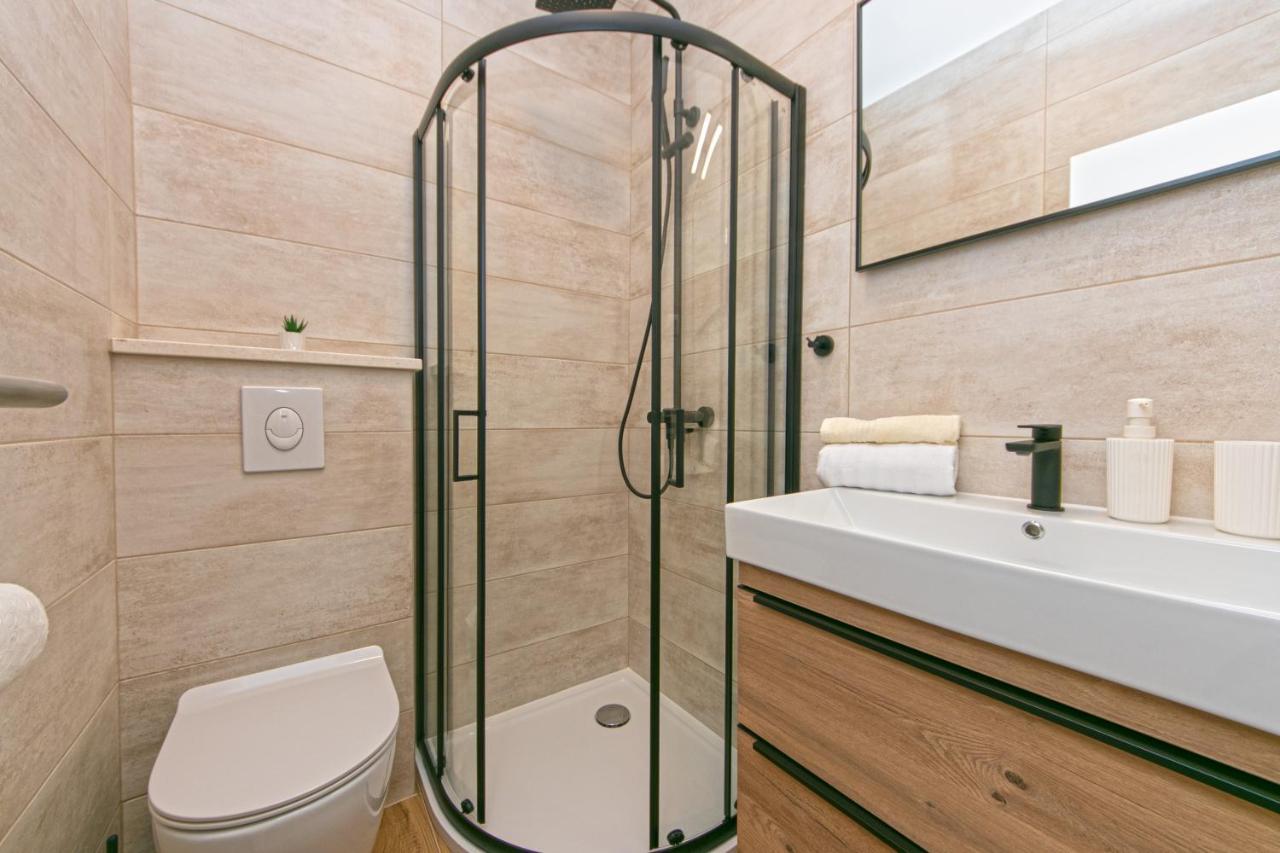 Apartment Vidra Brela Bagian luar foto